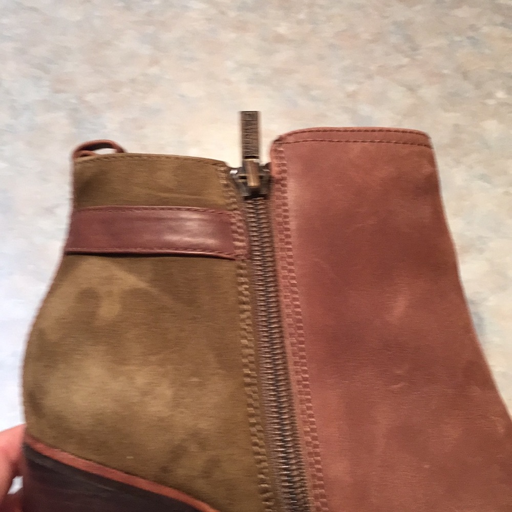 Sperry leather and suede ankle boots - Picture 8 of 10